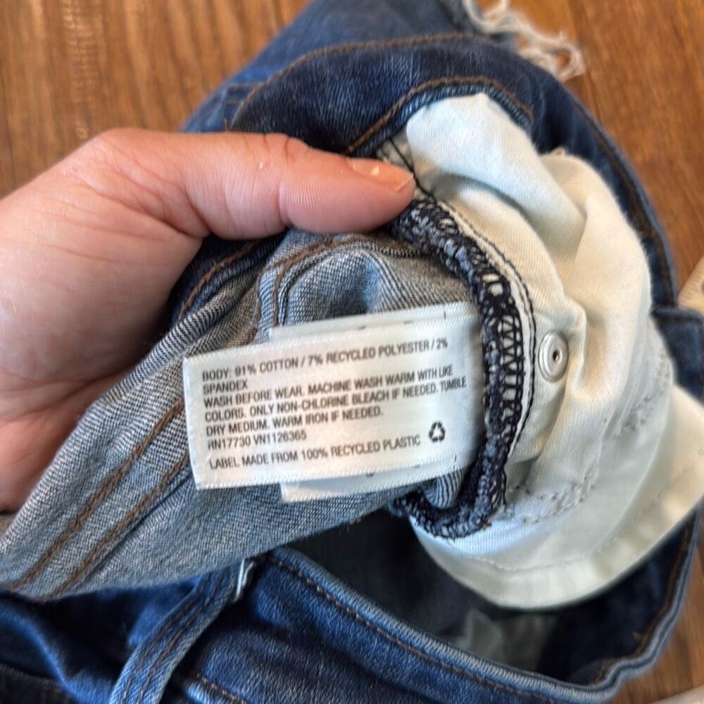 Universal thread high rise midi distressed raw hem jean shorts 30/10 - Picture 8 of 9